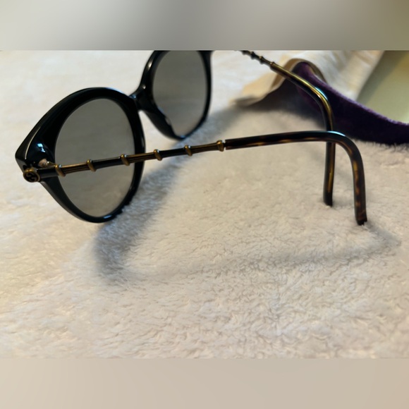 Gucci 🕶️ sale - Picture 5 of 9